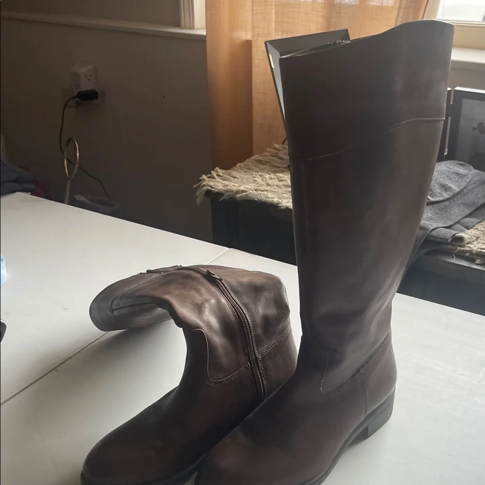 Women’s Laborazione Artigina Leather brown boots, gently worn